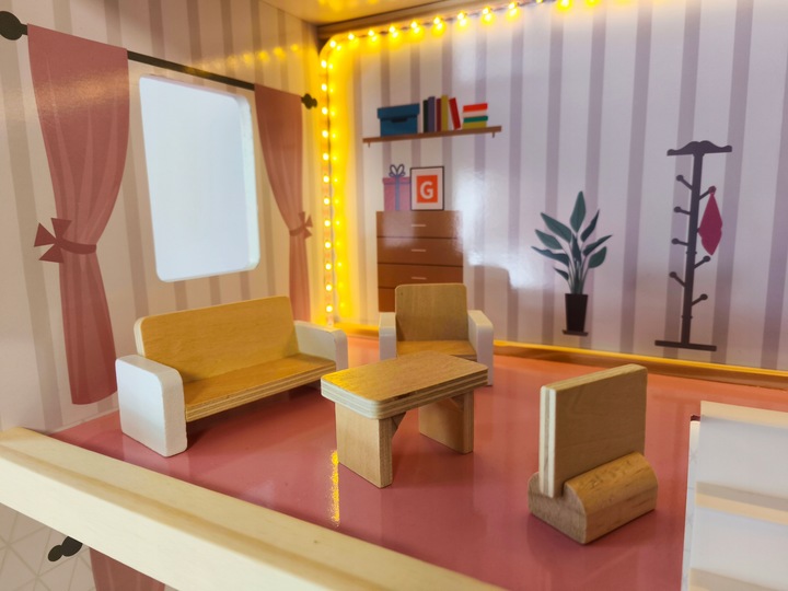 DOMEK DLA LALEK DREWNIANY LED Akcesoria Laleczki 3 Poziomy Duży Mebelki