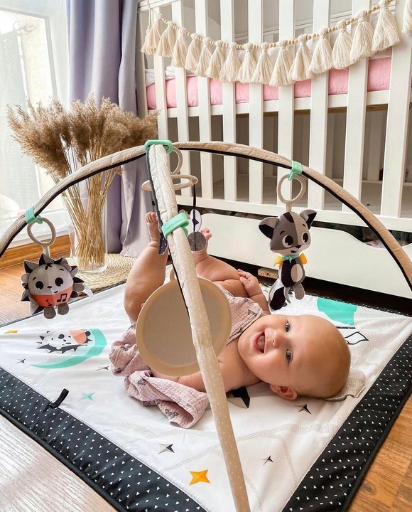 Mata edukacyjna z muzyką pałąk Magiczna Kraina czarno biała dla niemowląt