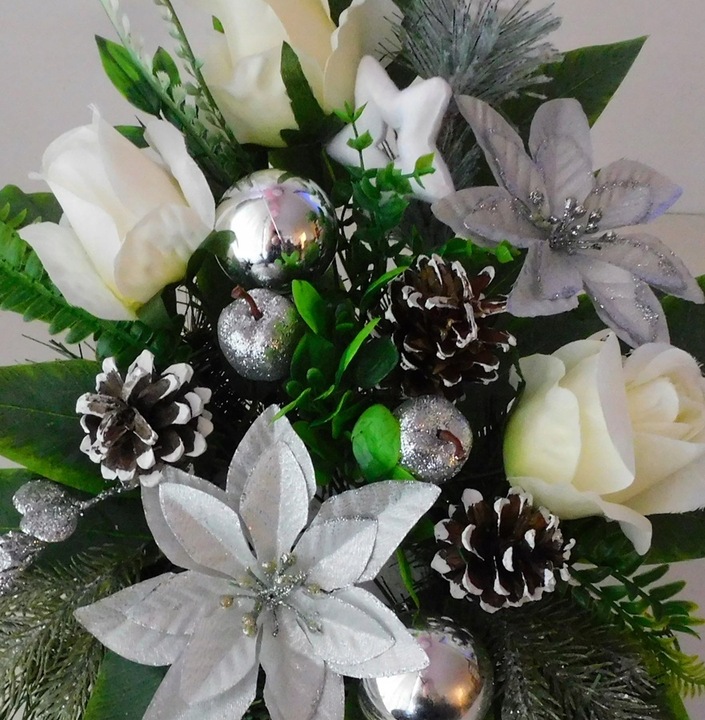 Stroik świąteczny na grób, Boże Narodzenie róża poinsecja biel- srebro