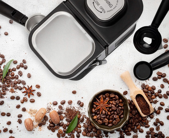 Ekspres do Kawy Kolbowy Ciśnieniowy First Austria – Wysoka Jakość!