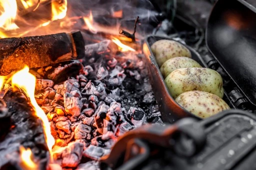 Forma żeliwna na ognisko opiekacz do ziemniaków PETROMAX 1,8 L