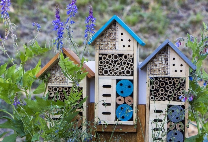 DOMEK hotel BUDKA LĘGOWA DLA OWADÓW MOTYLI Z NATURALNEGO DREWNA DUŻY Z KORĄ