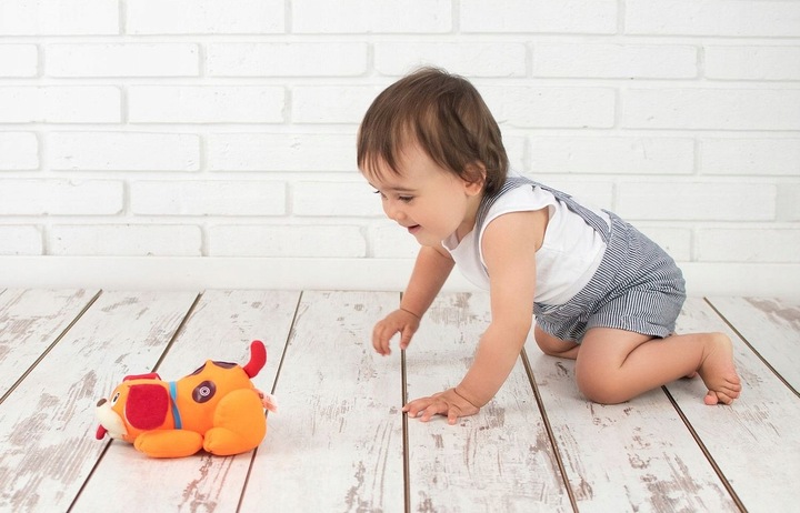 SMILY PLAY Piesek do raczkowania ucieka wibruje dźwięki melodyjki rusza się