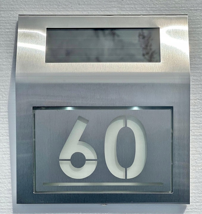 Solarny Numer Domu LED + Tabliczka INOX – Podświetlany, stal nierdzewna