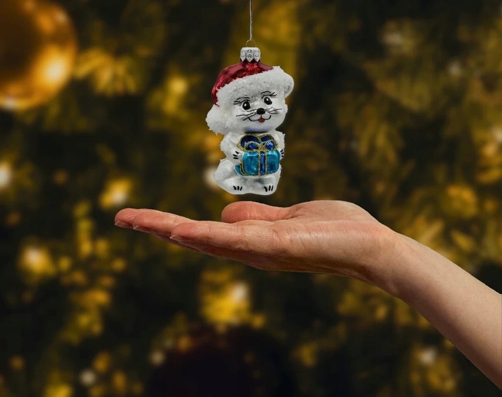 Bombka choinkowa ręcznie malowana - Kotek w czerwonej czapce z prezentem