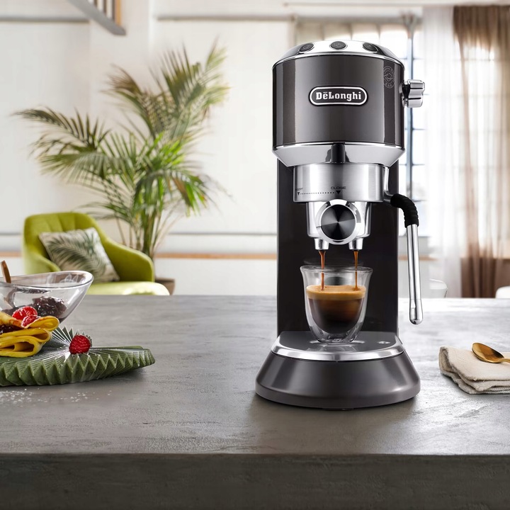 Kolbowy ekspres ciśnieniowy De'Longhi EC885.GY 1300 W srebrny/szary