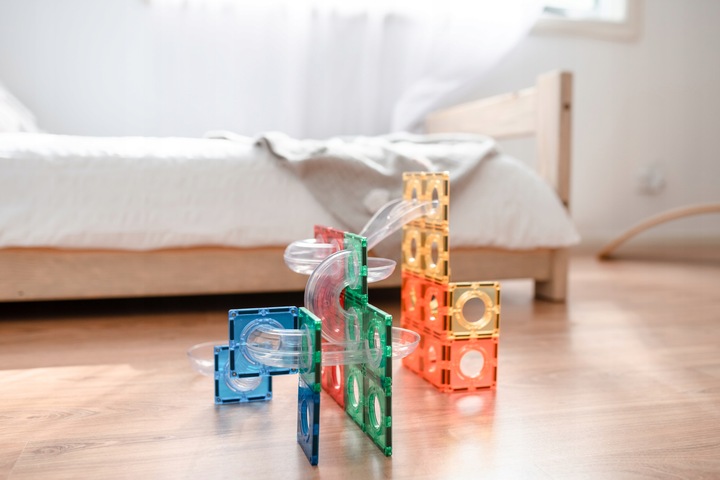 Connetix: klocki magnetyczne tor kulkowy kulodrom Ball Runn 92 elementy