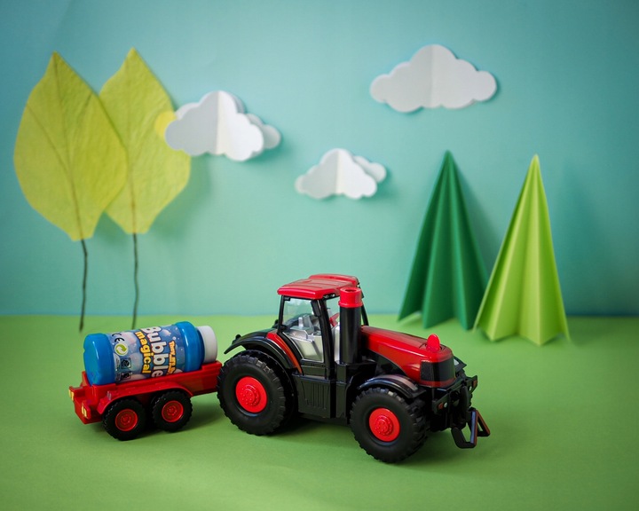 TRAKTOR PUSZCZAJĄCY BAŃKI MYDLANE MUZYKA ŚWIATŁO + PRZYCZEPA