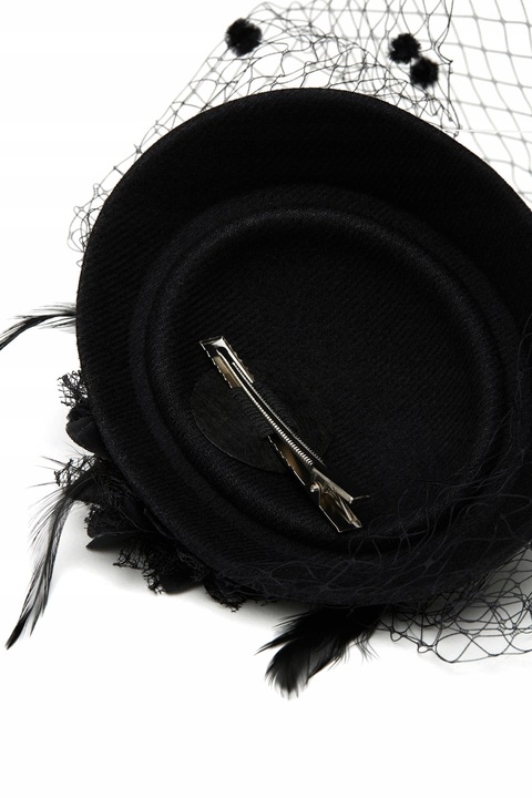 Elegancki czarny Fascynator kapelusz z woalką i perełkami retro vintage