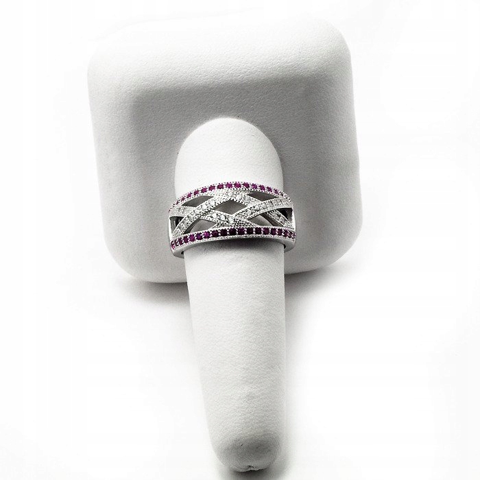 Srebrny Pierścionek z Rubinowymi Cyrkoniami