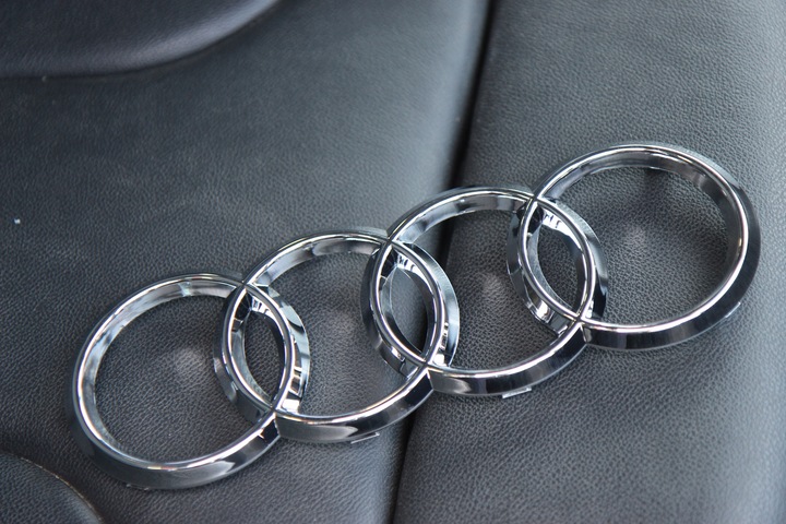 EMBLEMAT ZNACZEK logo AUDI przód Maski A3 A4 A5 A6 273x94mm PREMIUM MP251