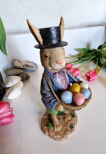 FIGURKA - WIELKANOCNY ZAJĄC KRÓLIK Z PISANKAMI III