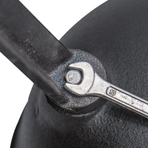 KOCIOŁEK ŻELIWNY GARNEK MYŚLIWSKI 8L NA OGNISKO CIĘŻKI + GRATIS