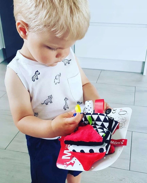 Kontrastowa Książeczka mała czerwona Hencz Toys