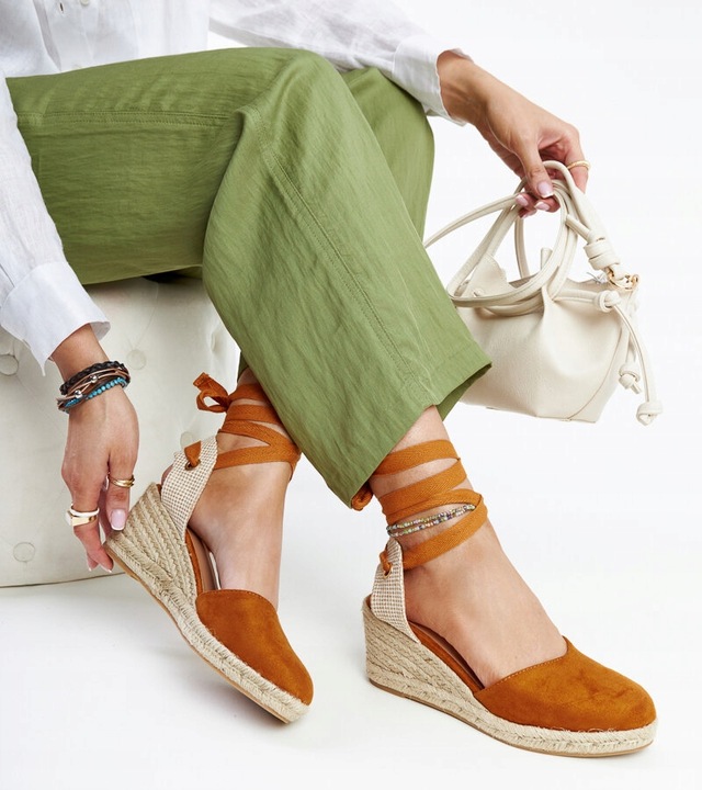 Brązowe wiązane espadryle na koturnie 38