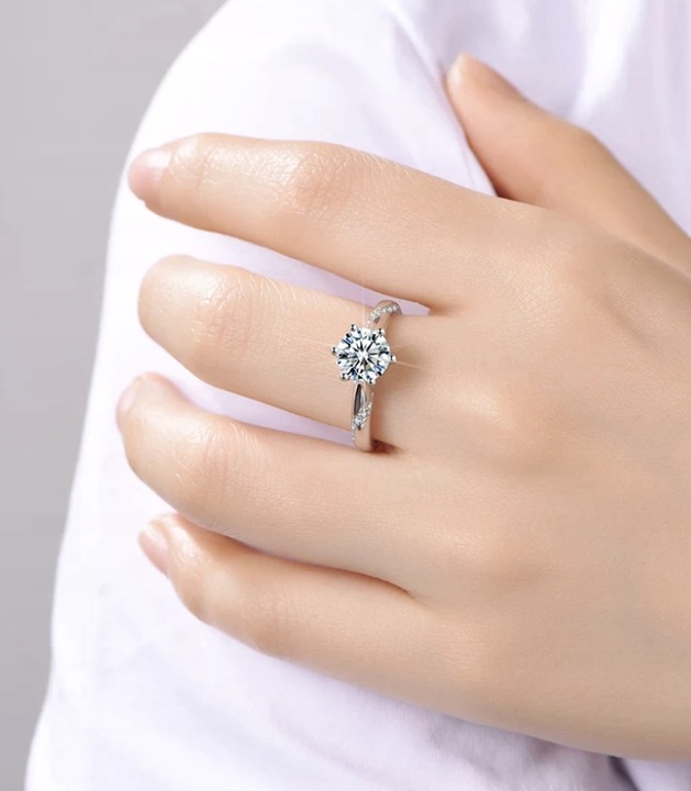 Pierścionek Moissanit 6,5 mm 1 karat srebro 925 rozmiar 22 PL