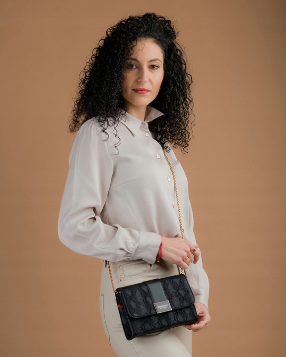 TOREBKA LISTONOSZKA MONNARI WIZYTOWA KOPERTÓWKA Czarna na łańcuszku