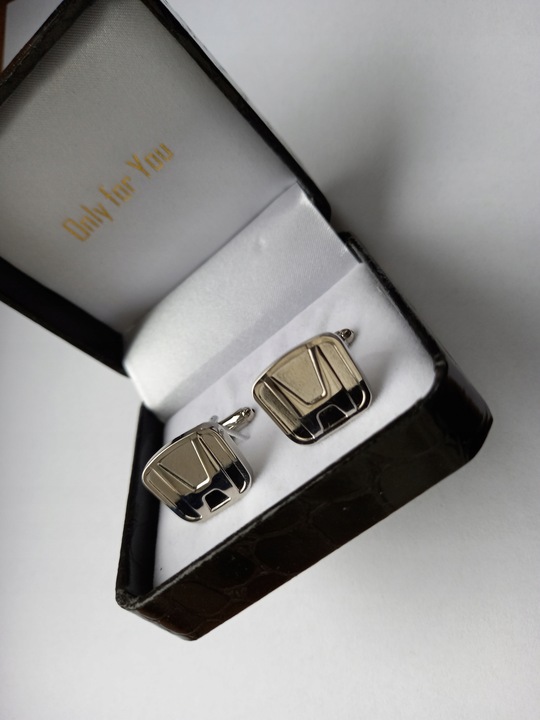 Spinki do mankietów koszul Exciting Srebrne Logo Honda w Etui Szkatułka