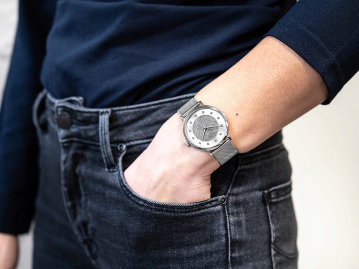 DAMSKI ZEGAREK TIMEX TW2U67000 SREBRNY BRANSOLETA MESH ELEGANCKI CYRKONIE