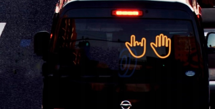 RĘKA LED NA TYLNĄ SZYBĘ SAMOCHODU SYGNALIZATOR GESTÓW ŚRODKOWY PALEC KCIUK