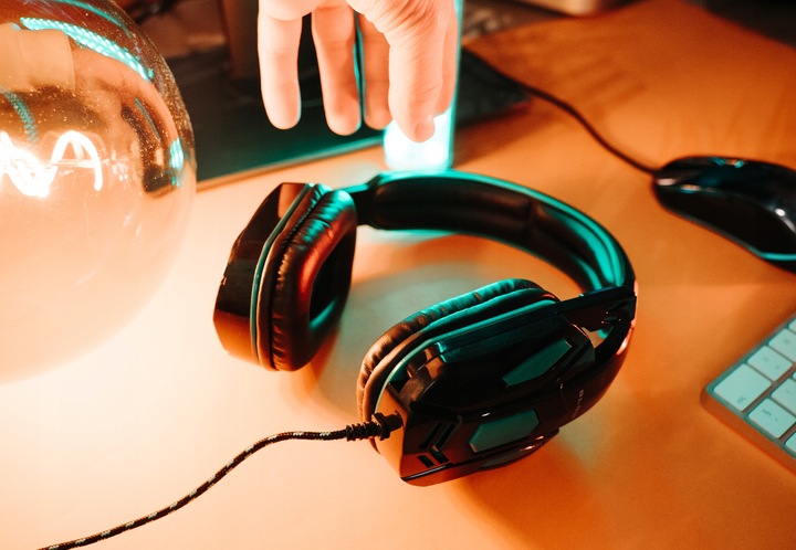 SŁUCHAWKI DLA GRACZY GAMINGOWE Z MIKROFONEM NAUSZNE JACK DŁUGI KABEL SUWAK