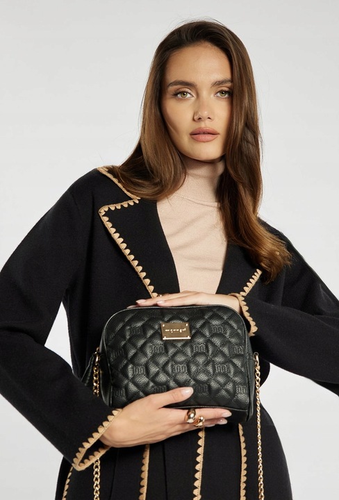 Pikowana Torebka Na Ramię Listonoszka Monnari Z Łańcuszkiem Logo Czarna