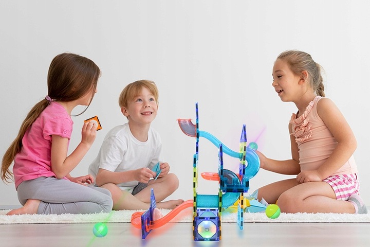 ZESTAW DLA DZIECKA KLOCKI MAGNETYCZNE TOR 75 ELEMENTÓW KONSTRUKCYJNE GRA