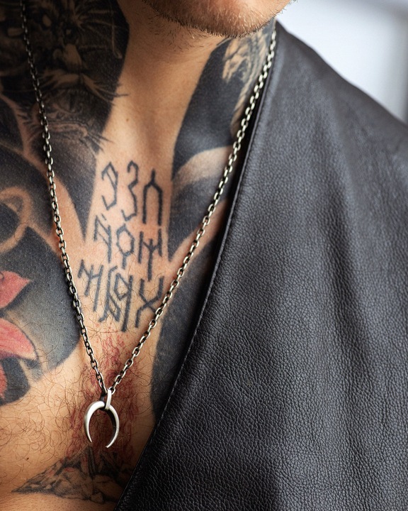 Srebrny wisiorek LUNULA