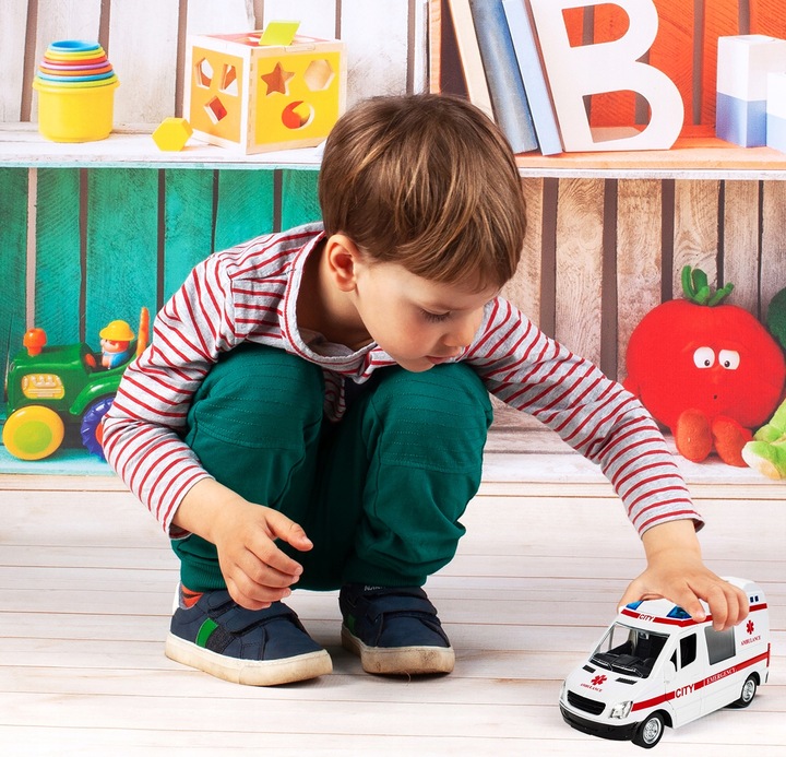 KARETKA AMBULANS SAMOCHÓD AUTO POGOTOWIE z Dźwiękiem I Światłem NA NAPĘD