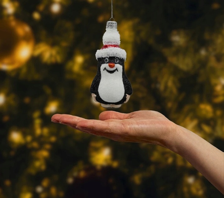 Bombka choinkowa ręcznie malowana - Krecik w czapce Mikołaja