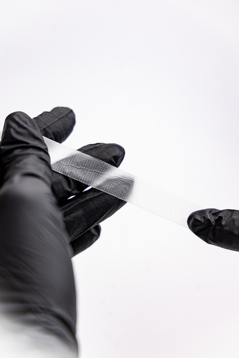 TAŚMA PERFOROWANA DO PRZEDŁUŻANIA RZĘS 1,25 CM X 9 M