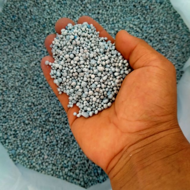 NAWÓZ do TRAW TRAWNIKA WIELOSKŁADNIKOWY GRANULAT NPK 20-7-10 25KG