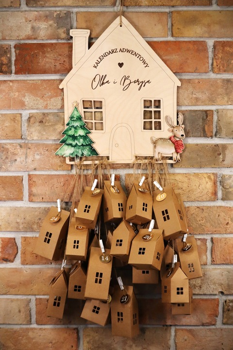 KALENDARZ ADWENTOWY Z IMIENIEM BAZA DREWNIANA Dekoracje Świąteczne DOMEK