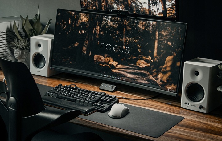 EDIFIER PROFESJONALNE GŁOŚNIKI MR4 ZESTAW AUDIO 2.0 42W ELEGANCKIE AUX