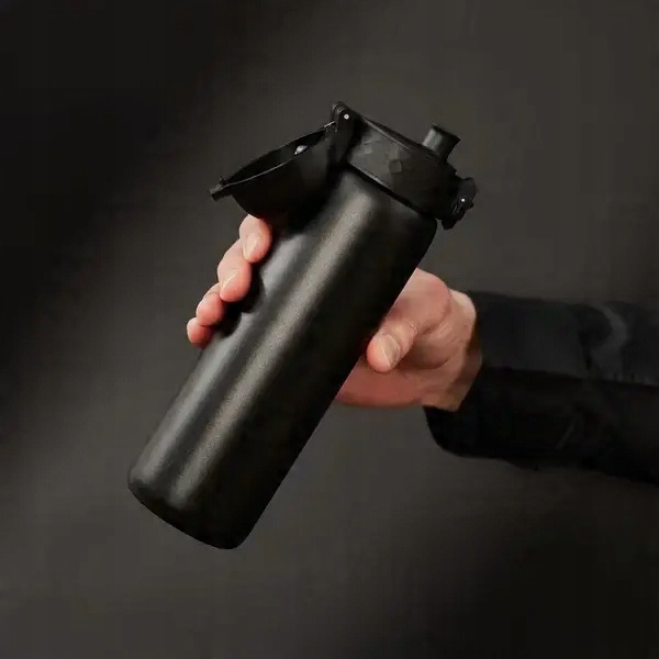 Czarny bidon na wodę elegancki i sportowy do biura na siłownię ION8 0,6 l