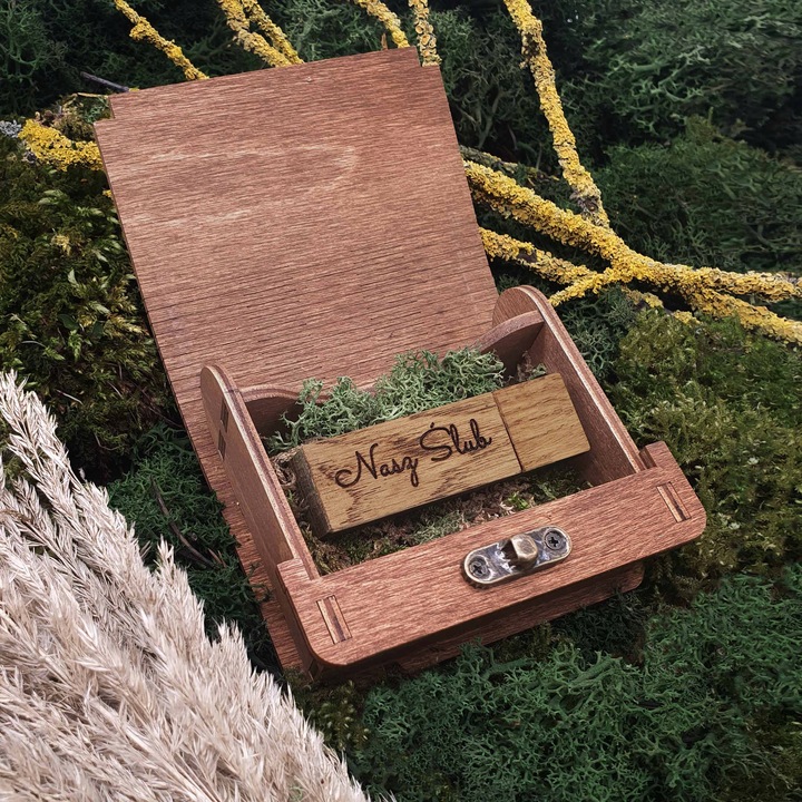 Pendrive 32gb 3.0 + GRAWER + drewniane pudełko!