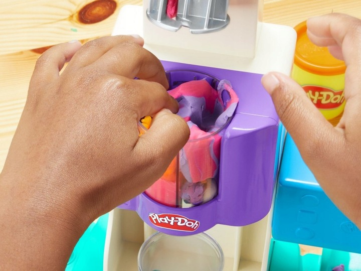 CIASTOLINA Play-Doh Lodziarnia Tęczowe ZAKRĘCONE LODY Zestaw Hasbro G0028