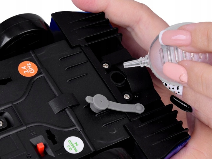 AUTO ZDALNIE STEROWANY DRIFT DUZY SAMOCHÓD NA PILOTA 2.4Gz RC LED DYM 4x4