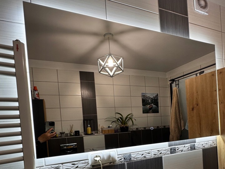 Lustro Podświetlane LED 80x60 Wodoszczelność IP65 z Włącznikiem Dotykowym