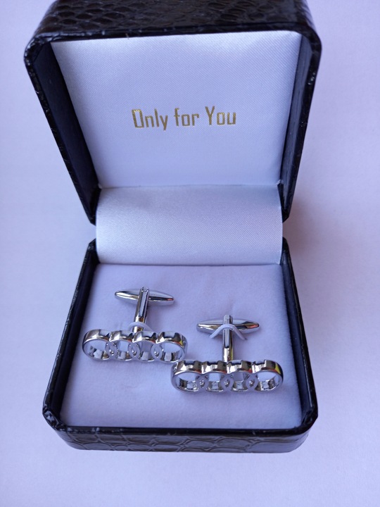 Ekskluzywne spinki do mankietów koszuli Audi