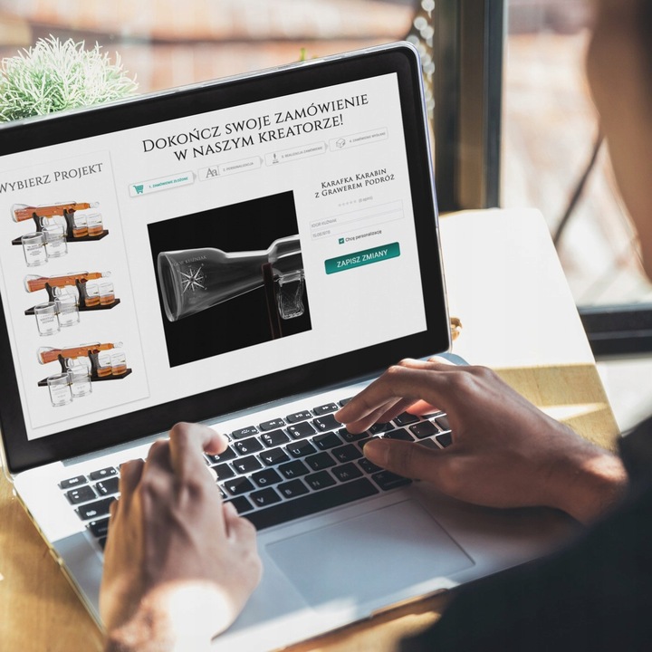 Zestaw do Whisky Karafka Karabin 4 Szklanki Grawer na Urodziny dla Faceta