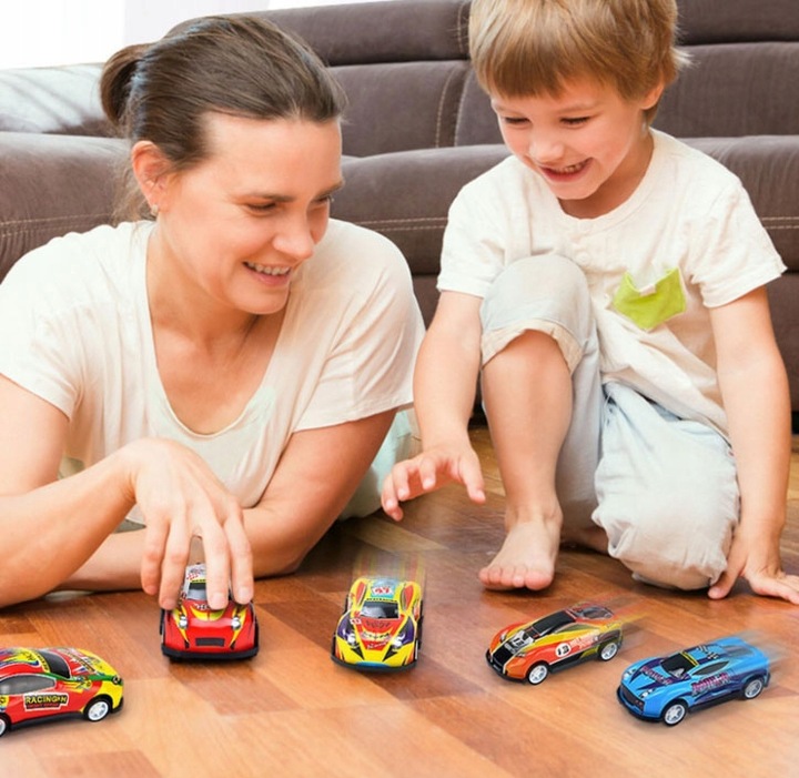 DUŻY ZESTAW SAMOCHODÓW METALOWE AUTKA RESORAKI AUTKO Z NAPĘDEM + AKCESORIA