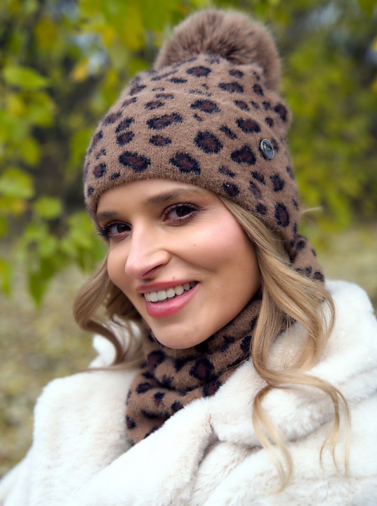 Czapka zimowa damska ciepła z POMPONEM beanie MODNA w panterkę Polska Print