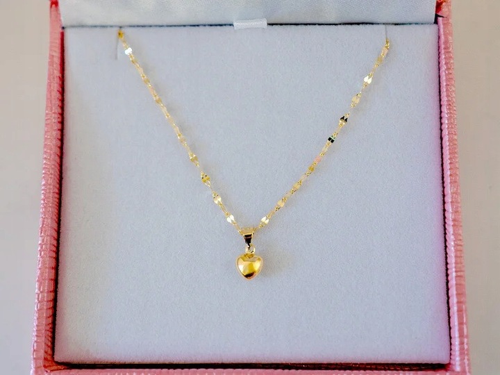 Złoty naszyjnik 585 z delikatnym serduszkiem splot kawa na prezent modny