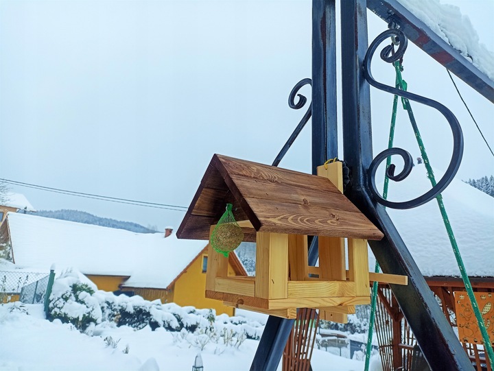 karmnik dla ptaków budka domek
