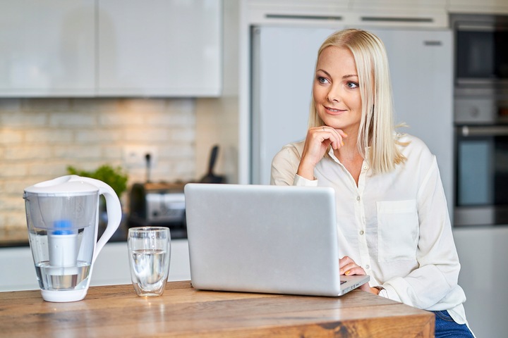 Szklany dzbanek filtrujący Dafi Crystal LED biały