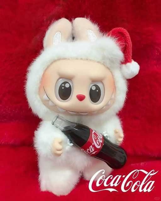 LABUBU COCA-COLA THE MONSTER BRELOK MASKOTKA PLUSZOWA KOLEKCJONERSKA