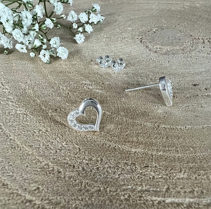 Srebrny komplet damski 925 serca i cyrkonie wyjątkowy prezent dla kobiety