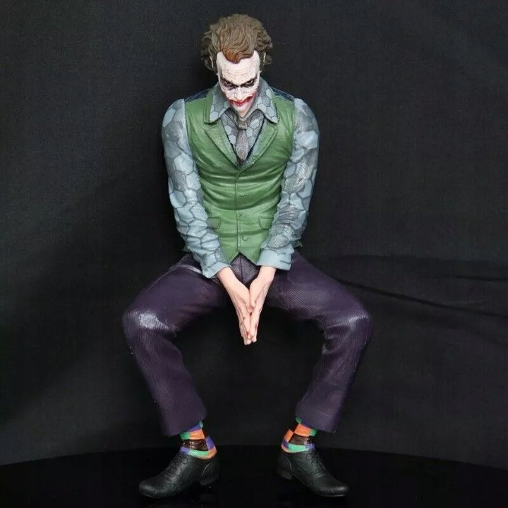 FIGURKA JOKER 27CM Z MASKĄ I PODSTAWKĄ DEKORACJA DO SAMOCHODU I PÓŁKI