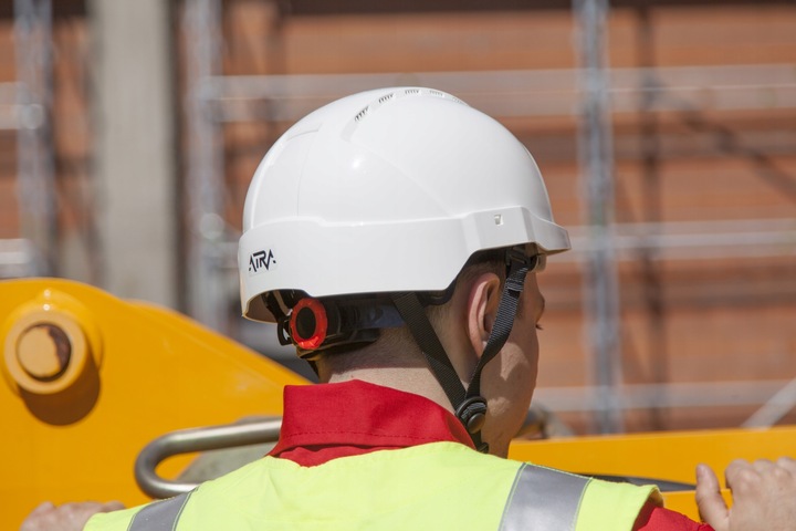 Kask ochronny budowlany hełm do pracy BHP różowy EN 397 Protekt Atra